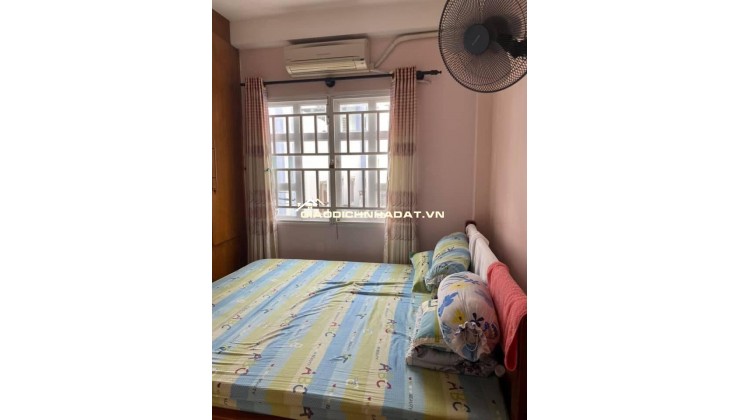 Bán Nhà 1 Trệt, 2 Lầu, Gần Chợ, Trường Học, Đúc 4 Tấm
